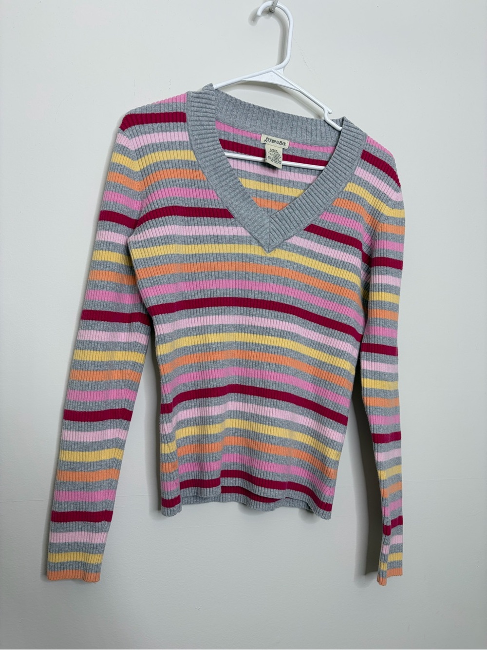 St. John’s bay Y2K  V-Neck Sweater Gray, Pink, Yellow ripped form fitting preppy